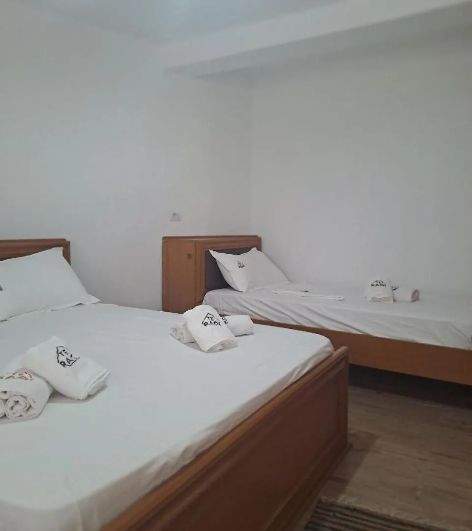 Raspberry House Appartement Gjirokastër