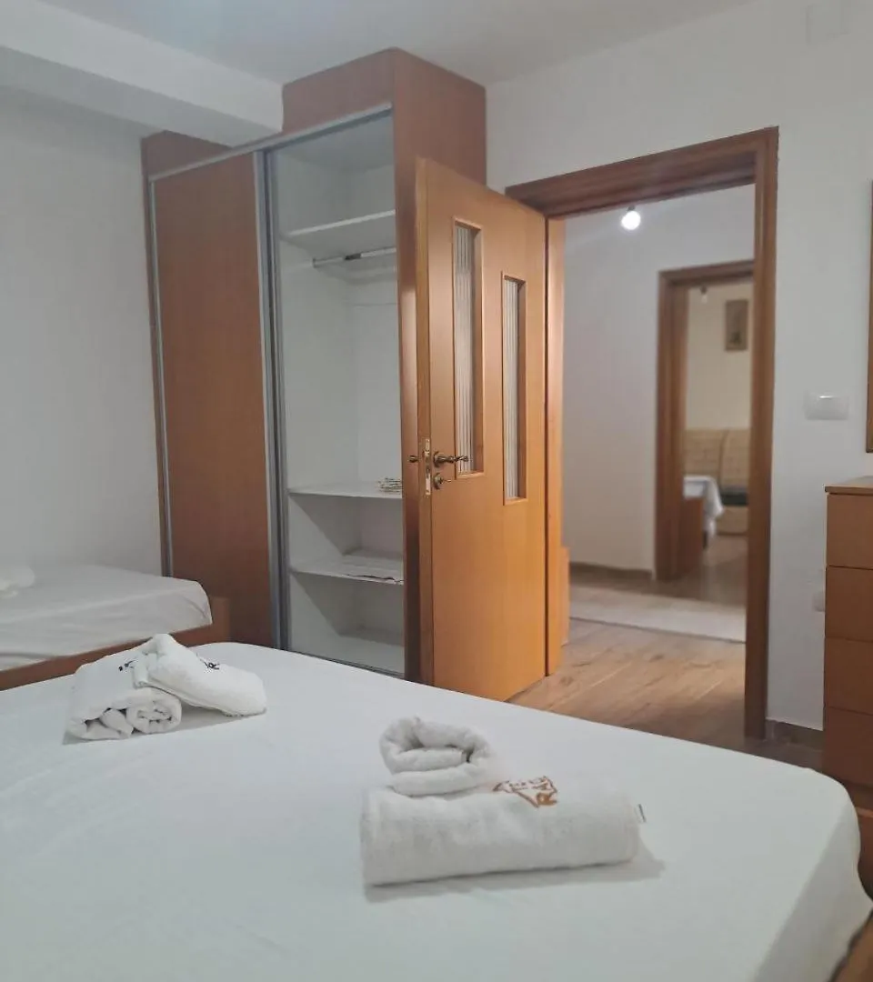 Raspberry House Appartement Gjirokastër
